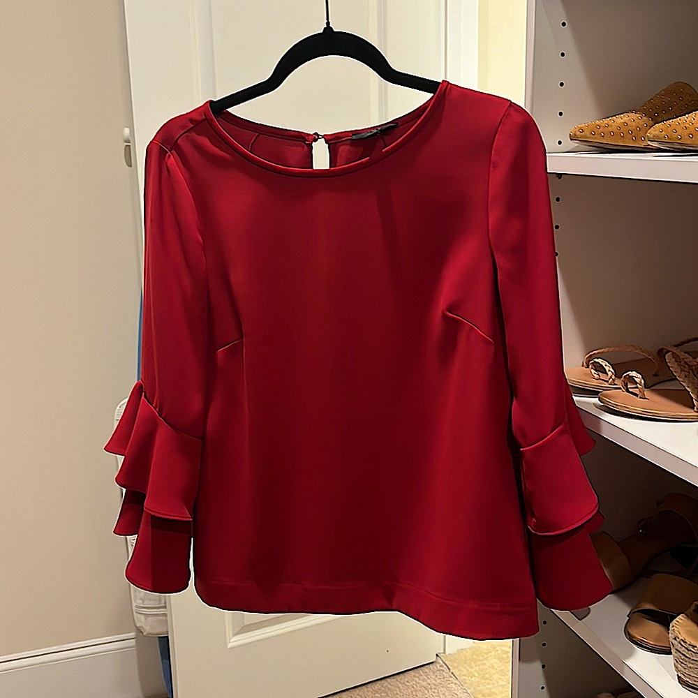 Like new J.Crew flutter sleeve top. Size 6